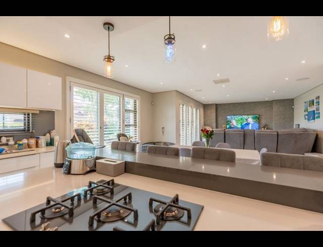4 BEDROOM TOWNHOUSE FOR SALE IN IZINGA